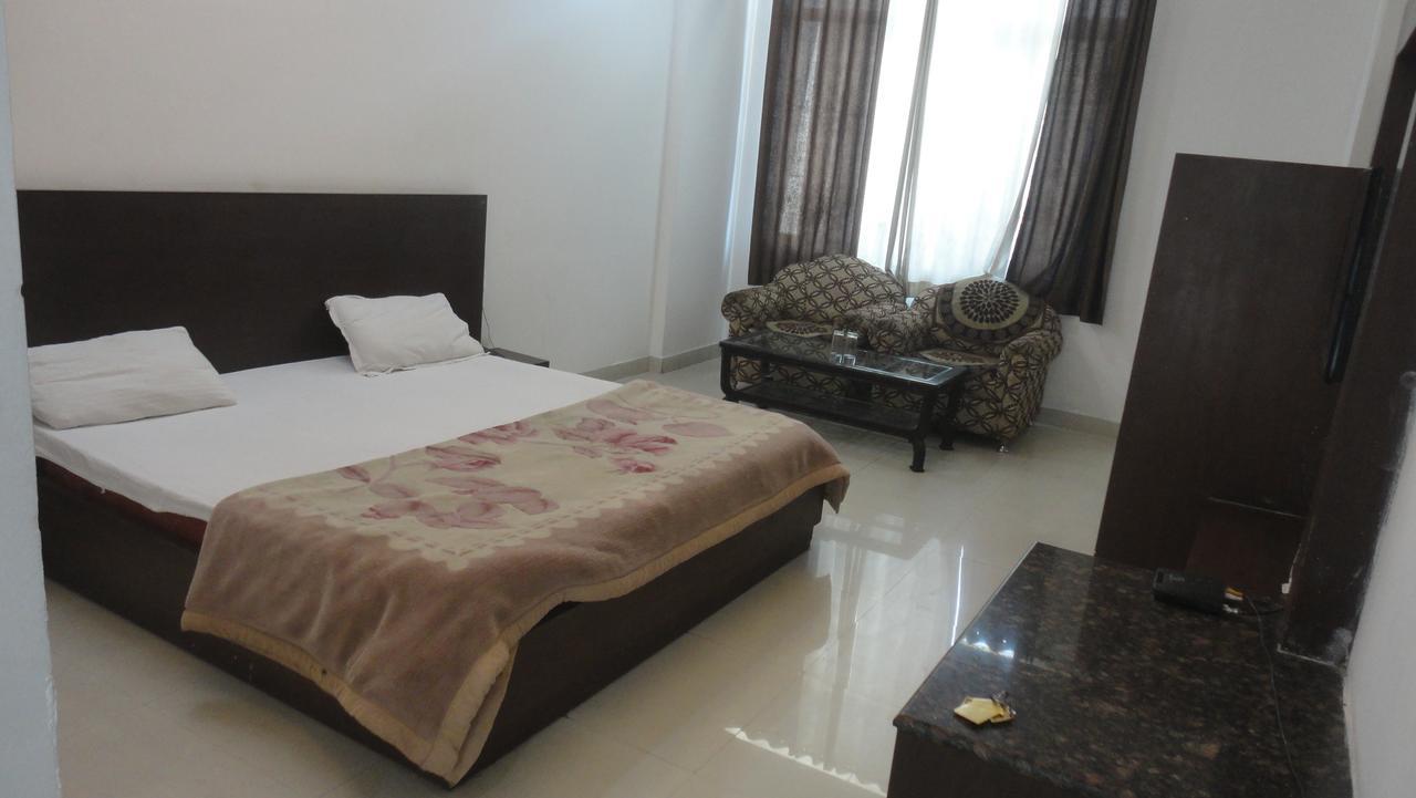 Hotel Satyartha Kāthgodām Kültér fotó