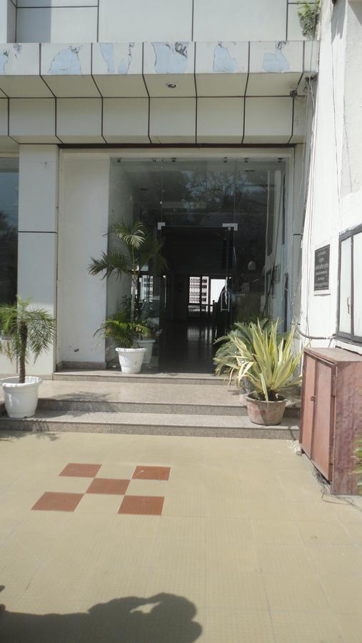 Hotel Satyartha Kāthgodām Kültér fotó